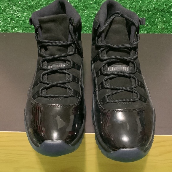 AIR JORDAN 11 RETRO Cap & Gown 🔥 - Picture 4 of 10